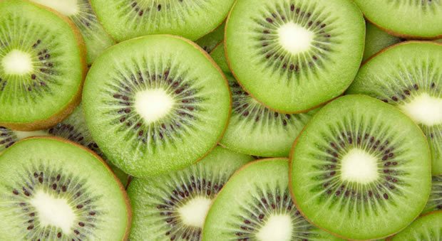 Rodajas de kiwi con piel